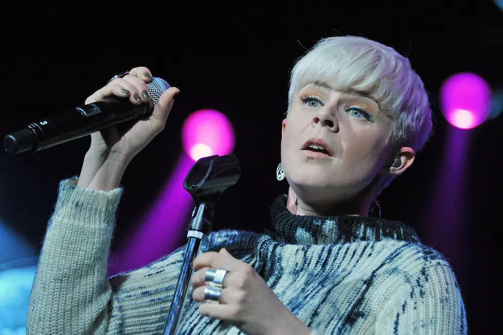 Robyn Plots 2018 Comeback