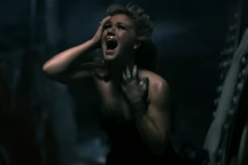 Kelly Clarkson’s 19 Most Glamorous Music Video Moments