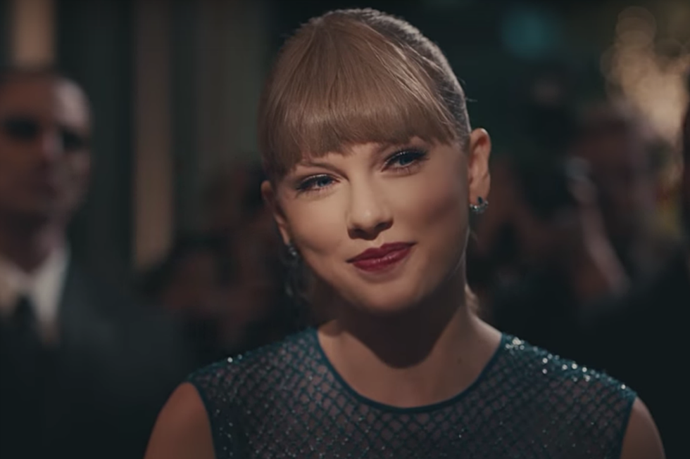 Taylor Swift Dances Like Nobodys Watching In Delicate Video