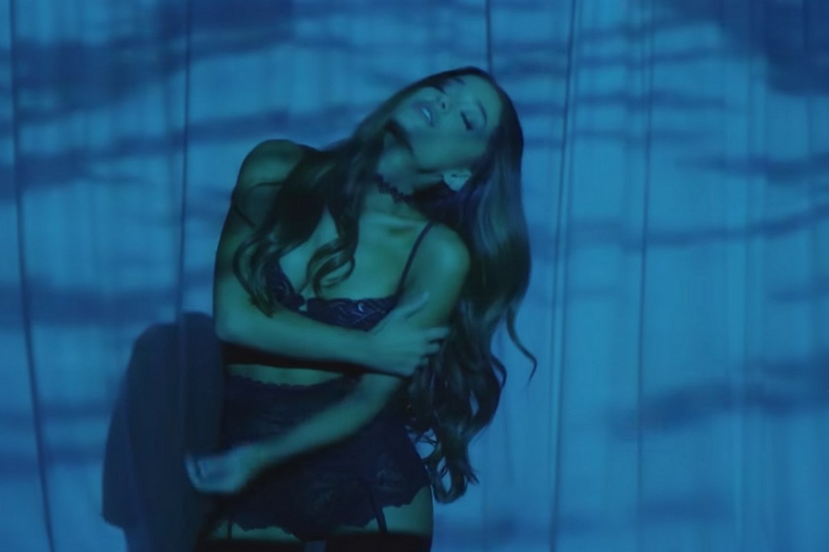 Ariana Grande S 15 Most Memorable Music Video Looks Photos