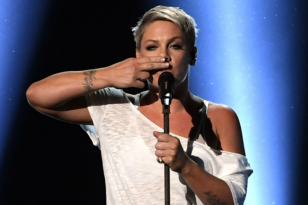pink singing hopelessly devoted to you
