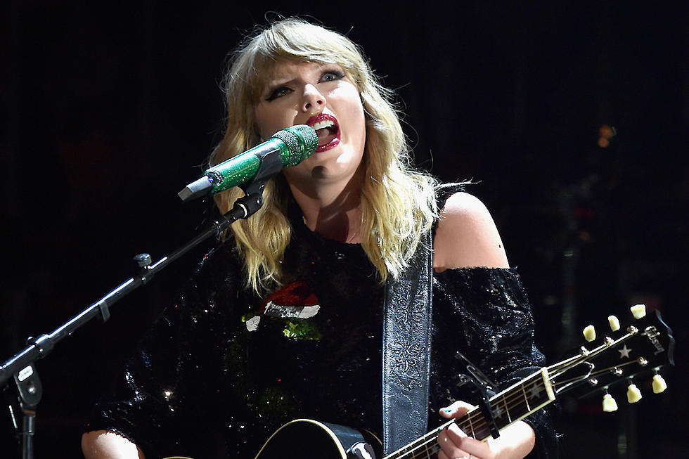 VIDEO: Taylor Swift Performs on SNL