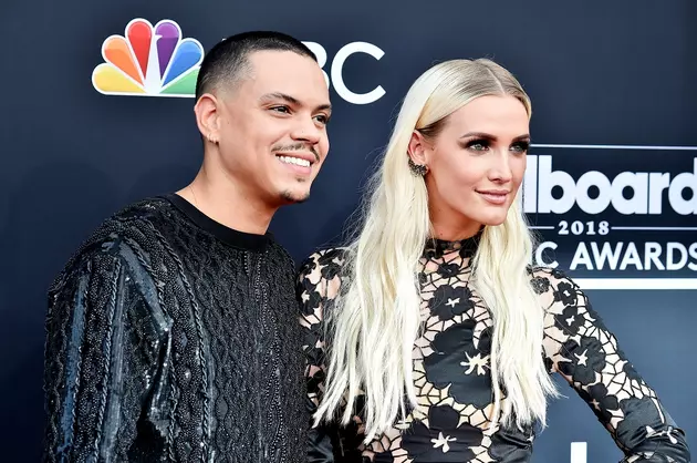 Ashlee Simpson and Evan Ross Enjoy &#8216;Lovely Night&#8217; at Billboard Music Awards