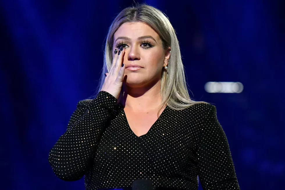 Kelly Clarkson's Cryfest Moments (VIDEO)