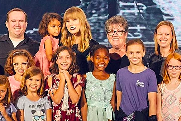Taylor Swift Treats Arizona Foster Families to Private Concert, Pizza Party (PHOTOS)