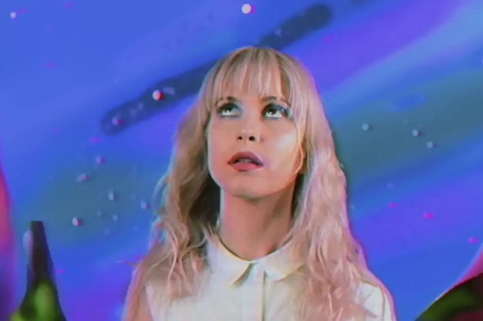 Paramore Unveils Psychedelic, Fruit-Filled ‘Caught in the Middle’ Video (WATCH)