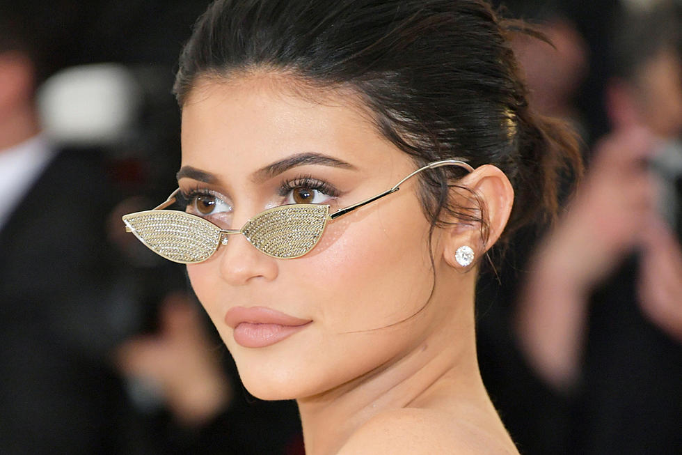 Here's How Kylie Jenner Got That Pronounced Leg Scar