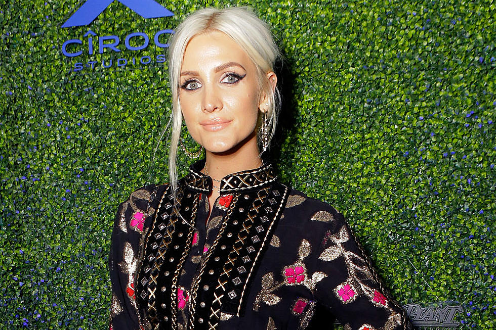 Ashlee Simpson-Ross Finally Admits &#8216;Boyfriend&#8217; Is About *This* Fellow Pop Star