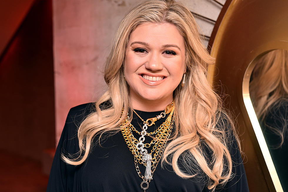 Kelly Clarkson Explains That Savage iHeartRadio Tweet 