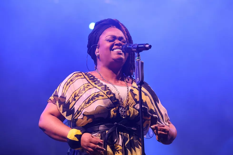 NSFW: R&B Star Jill Scott Simulated Oral Sex Onstage and Twitter Is Freaking Out