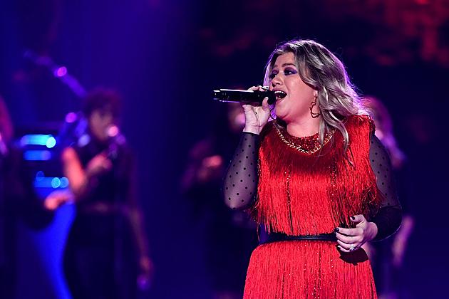 Kelly Clarkson Dazzles on &#8216;Greatest Showman&#8217; Cover &#8216;Never Enough&#8217;