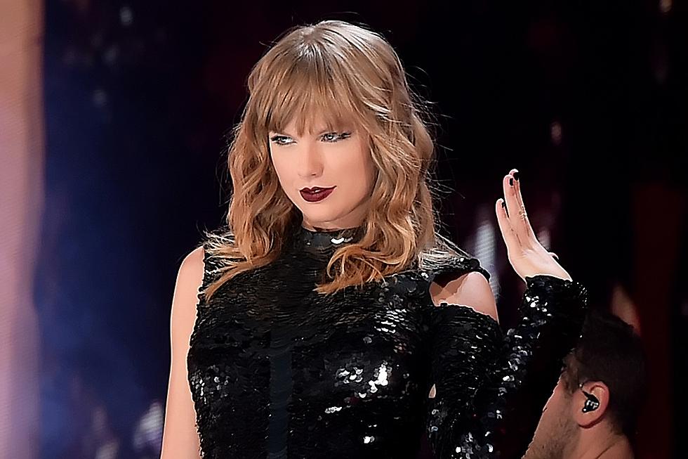Taylor Swift Just Signed a Brand New Record Deal