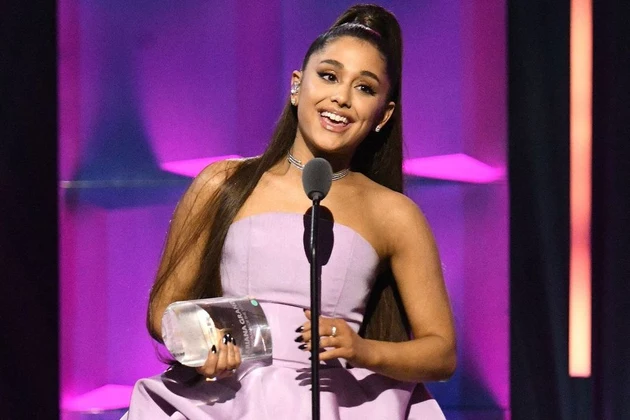 Ariana Grande Chokes Up Over &#8216;Worst Year&#8217; of Personal Life During Billboard Woman of the Year Speech