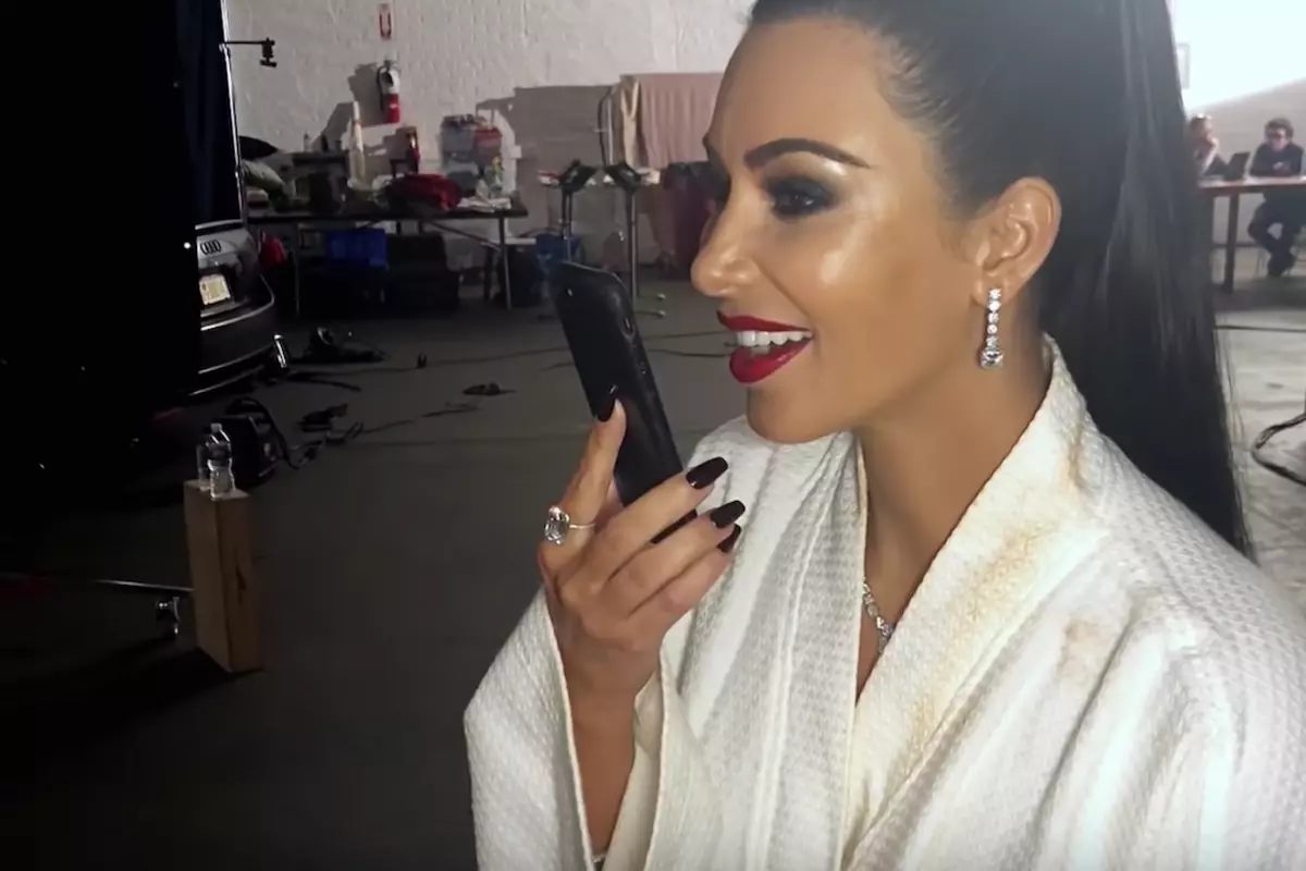 Kim Kardashian Tells Alice Johnson She's Free in New Clip: Watch