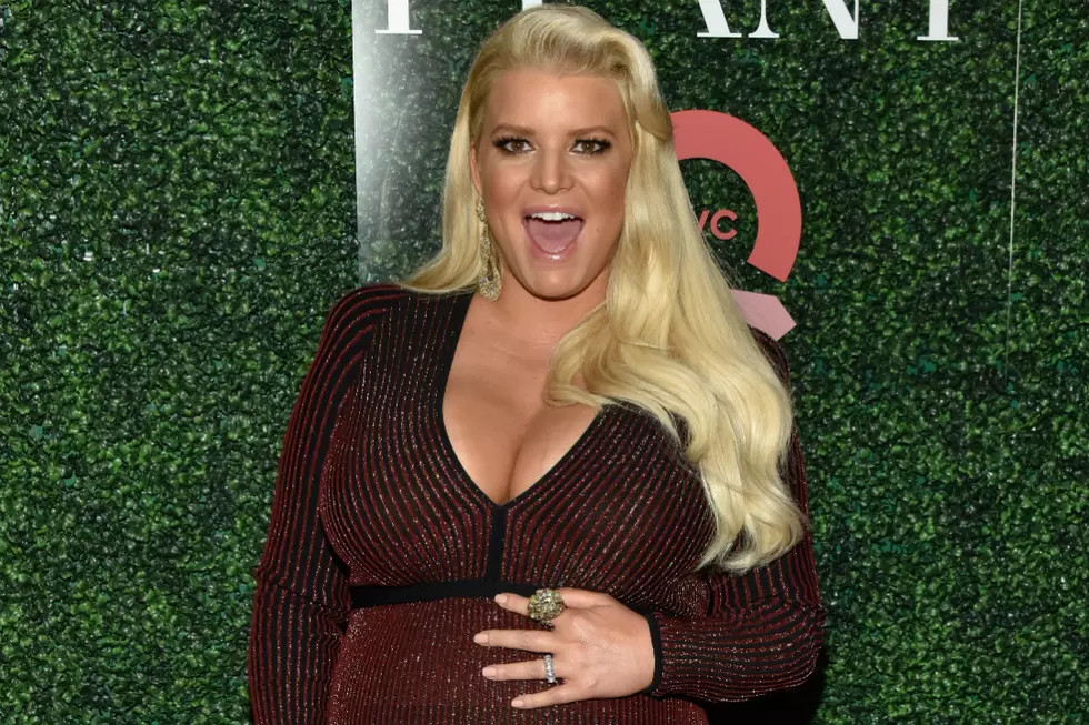 Jessica Simpson Wins #10YearChallenge with Photo of Her Swollen Feet