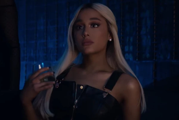 Ariana Grande 'Break Up With Your Girlfriend, I'm Bored' Video
