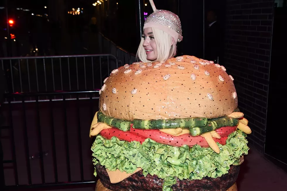 J. Lo Walking In On Katy Perry Dressing as a Hamburger Is a Met Gala Moment