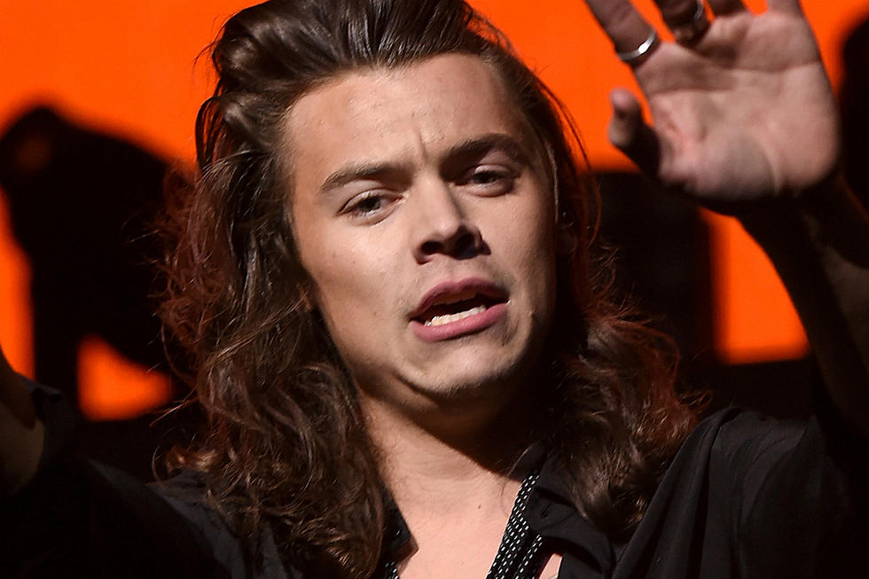 Muna Accidentally Gifted Harry Styles a Book Containing Penis Photos