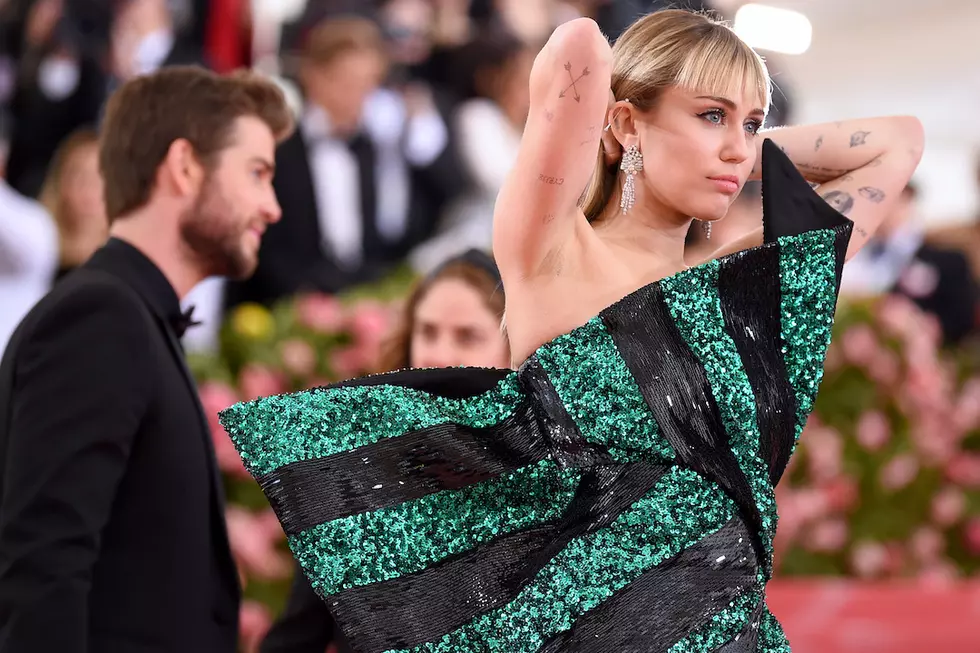 Miley Cyrus Thought She Was Going to Die on Her Flight to Glastonbury