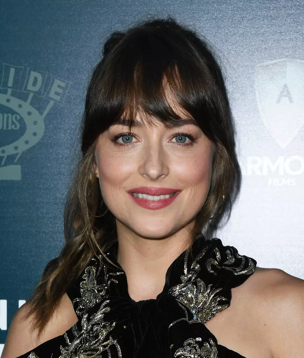 dakota johnson no tooth gap film premiere