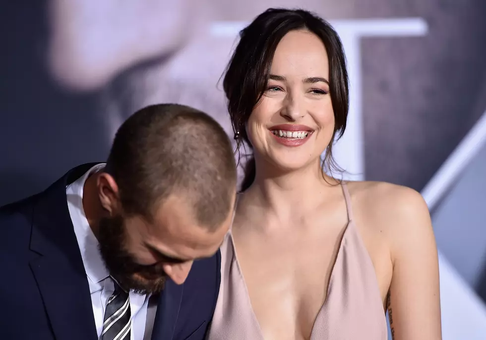 dakota johnson tooth gap