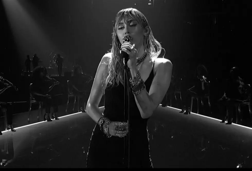 Miley Cyrus Performs Emotional Liam Hemsworth Breakup Song ‘Slide Away’ at 2019 MTV VMAs