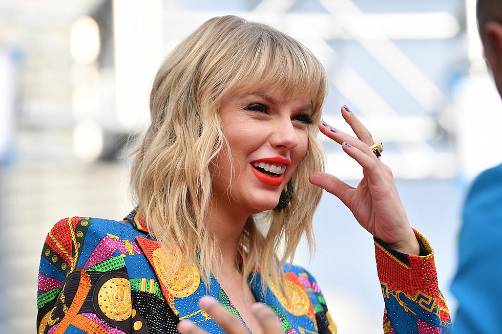 This Was Taylor Swift's Reaction to John Travolta's VMA Mishap