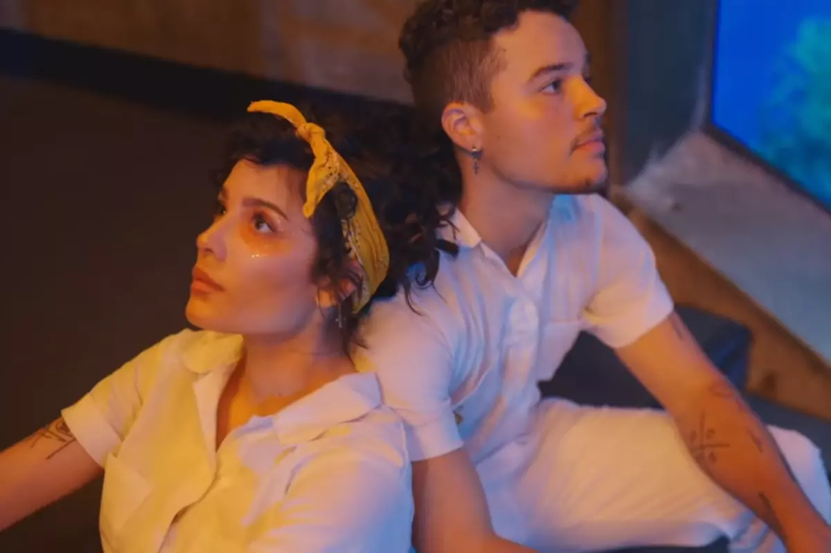 Halsey Celebrates Her Birthday by Releasing 'Clementine' Video1200 x 799