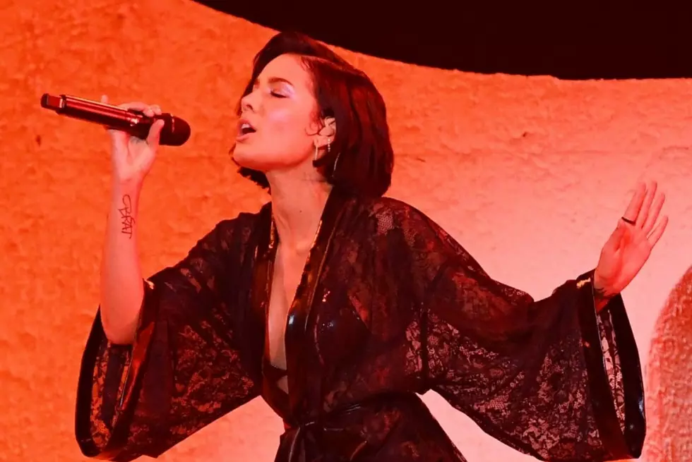 Halsey Performs &#8216;Graveyard&#8217; Live in Concert for the First Time: Watch