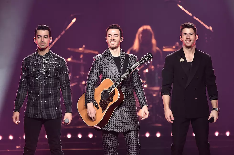 Jonas Brothers Hilariously Recreate Iconic Kardashians Scene