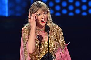 Taylor Swift Receives 2019 AMAs Artist of the Decade Award