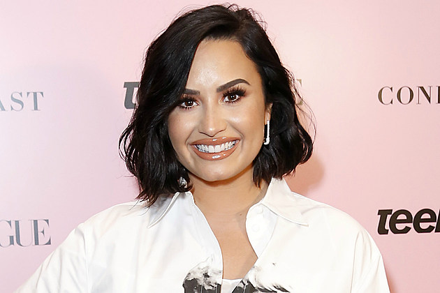 Demi Lovato Teases Baby Bump Pic For &#8216;Will &#038; Grace&#8217; Role