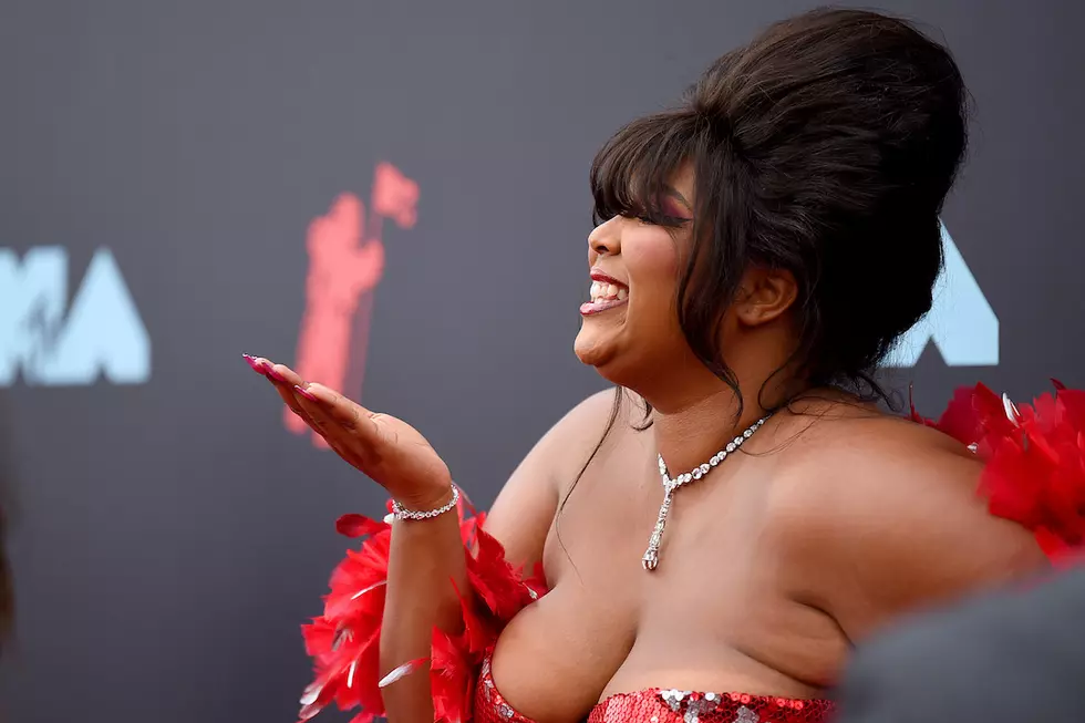 Lizzo Finds Supporters During Lakers Game Thong Controversy