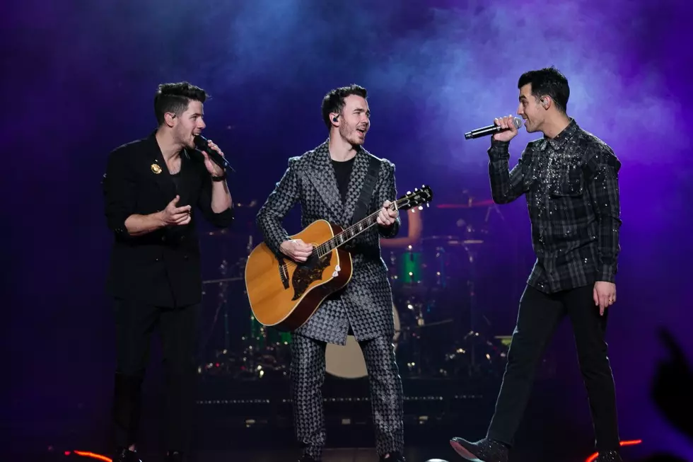 Jonas Brothers Prove That Happiness Begins at a JoBros Concert (REVIEW)