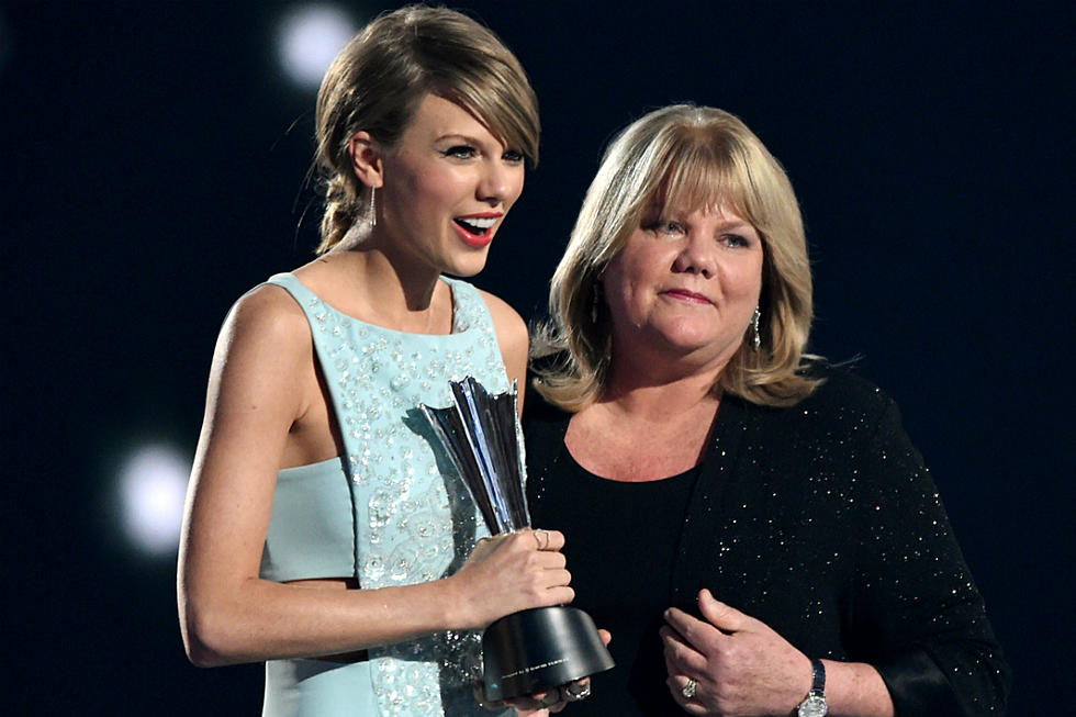 Taylor Swift Reveals Mom&#8217;s Brain Tumor Diagnosis