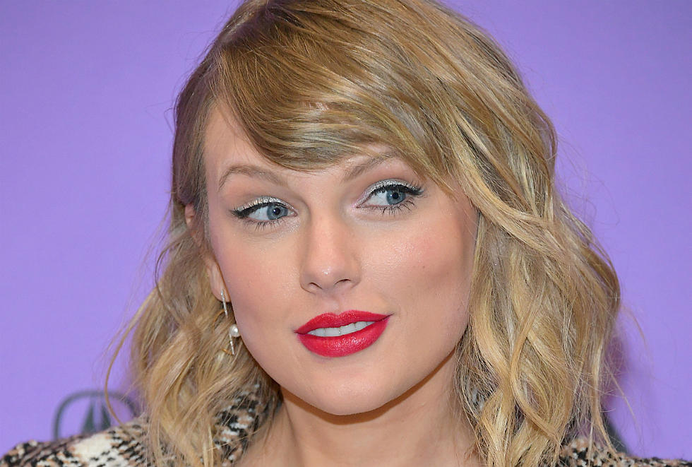 Taylor Swift Signs New Record Deal Amid Big Machine Feud
