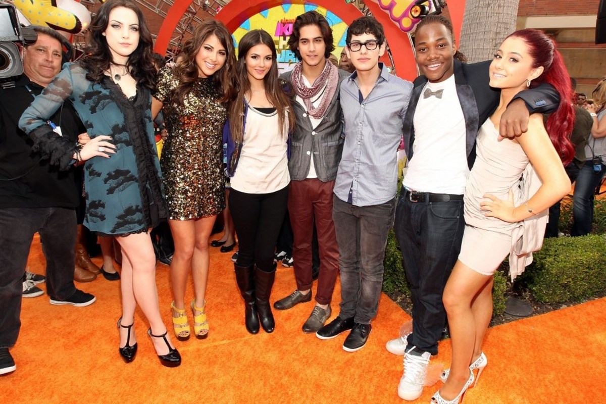Victorious Cast Reunite For Show s Tenth Anniversary victorious-cast-reunite-for-show-s-tenth-anniversary