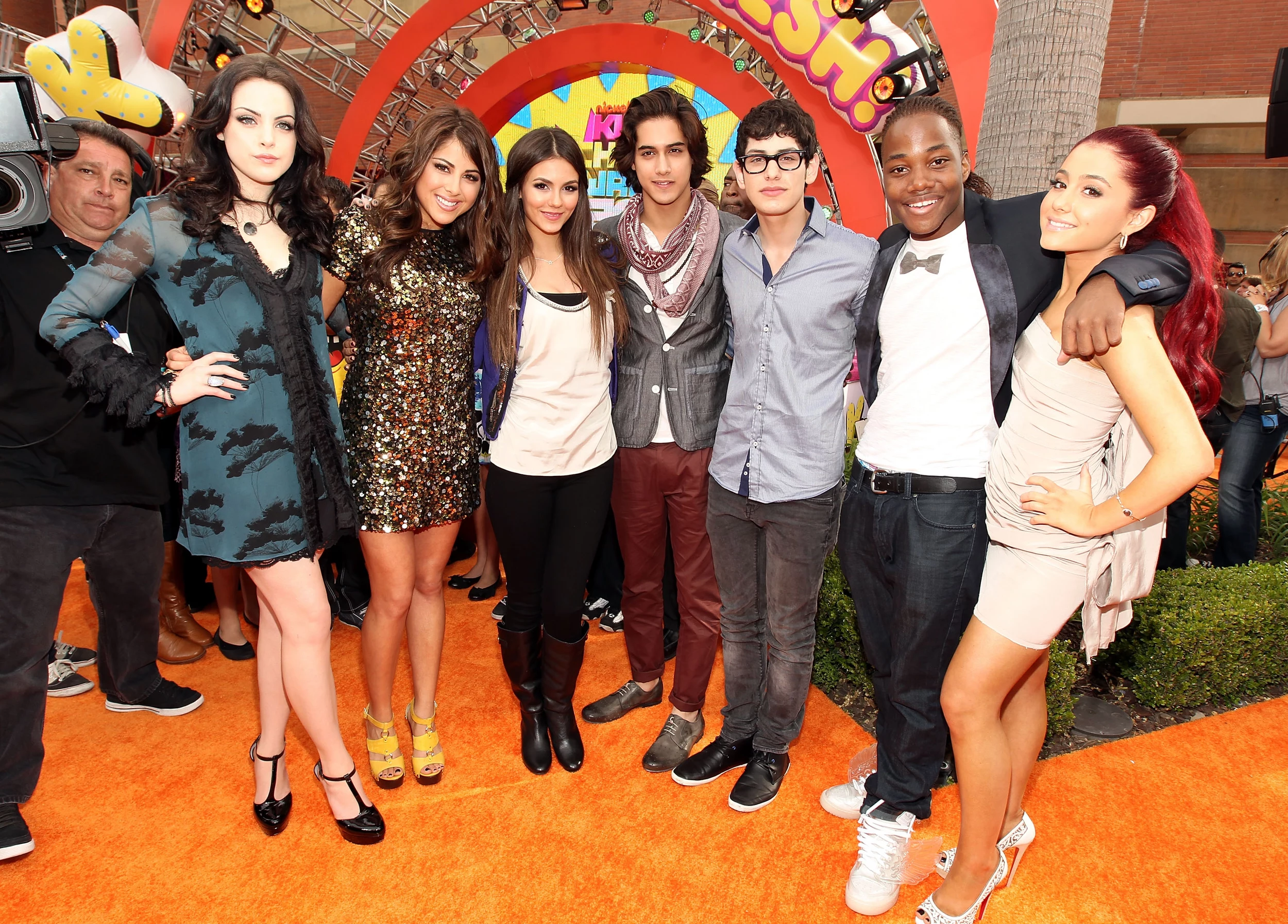 Ariana Grande Justice Sex Tape - Victorious' Cast Reunite For Show's Tenth Anniversary