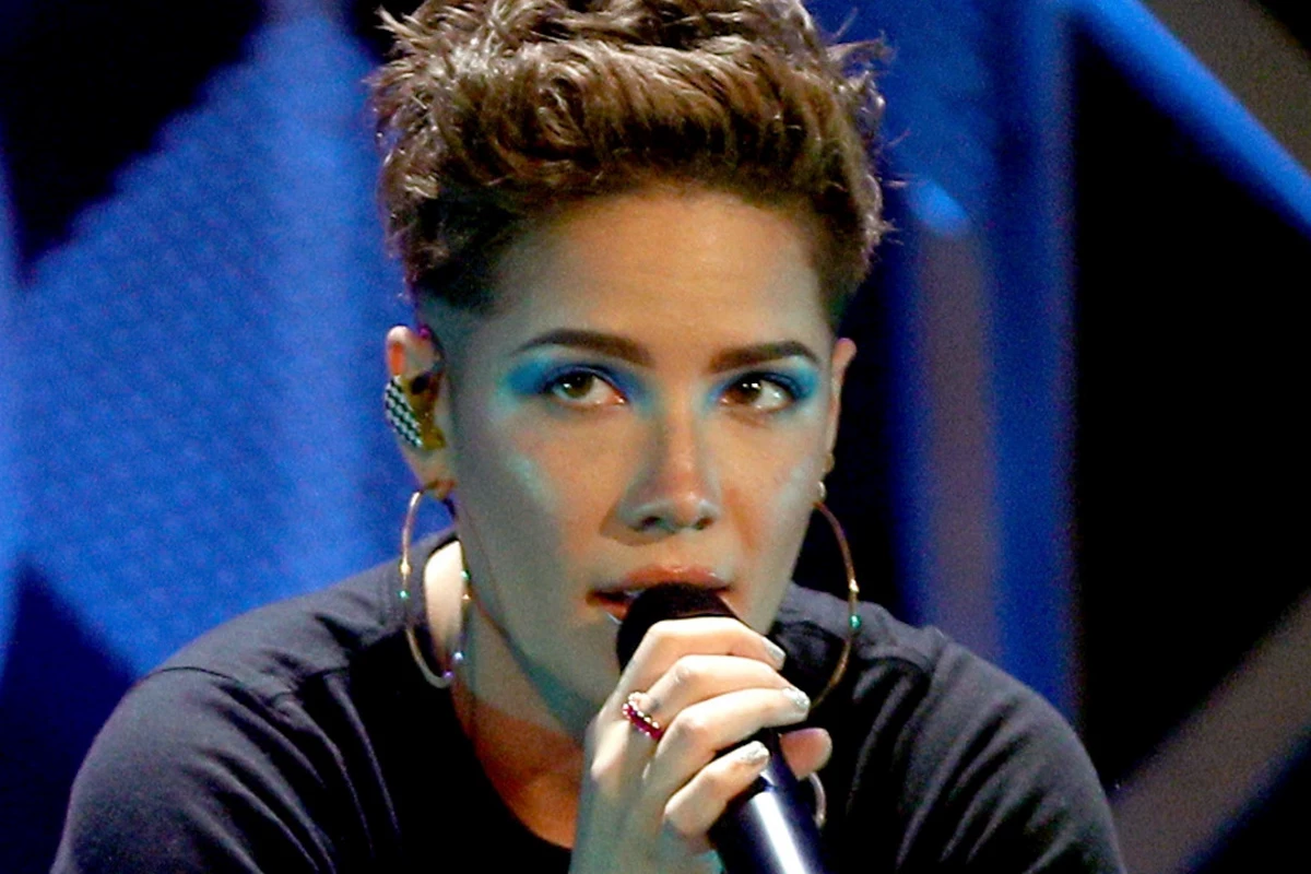Halsey's Blue Hair Stole the Show at Her Concert - wide 9
