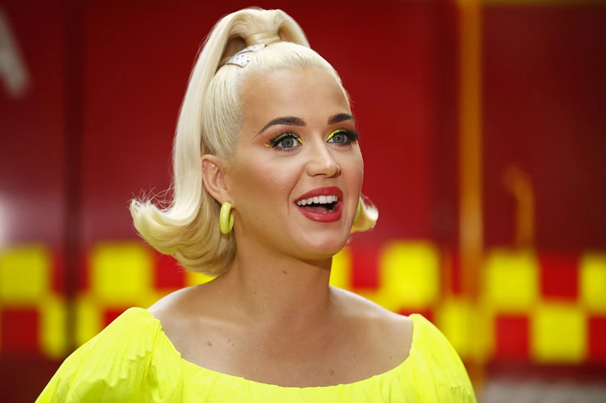 Katy Perry Reveals 'Smile' Album Artwork