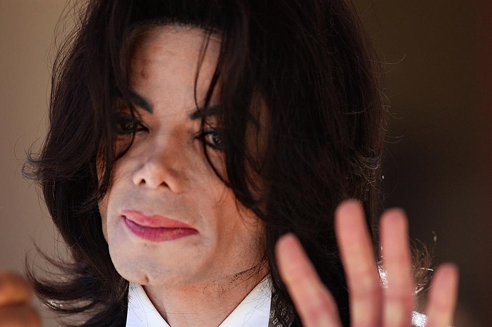 Teen Goes Viral for Looking Exactly Like Michael Jackson in Selfie
