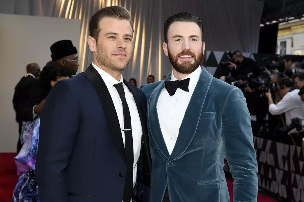 Chris Evans&#8217; Brother Scott Jokes About Actor&#8217;s Alleged Nude Photo Slip Up