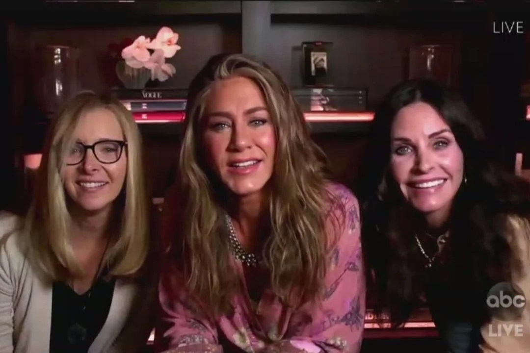 Jennifer Aniston Upskirt Videos - Friends' Stars Reunite at Jennifer Aniston's Home for 2020 Emmys