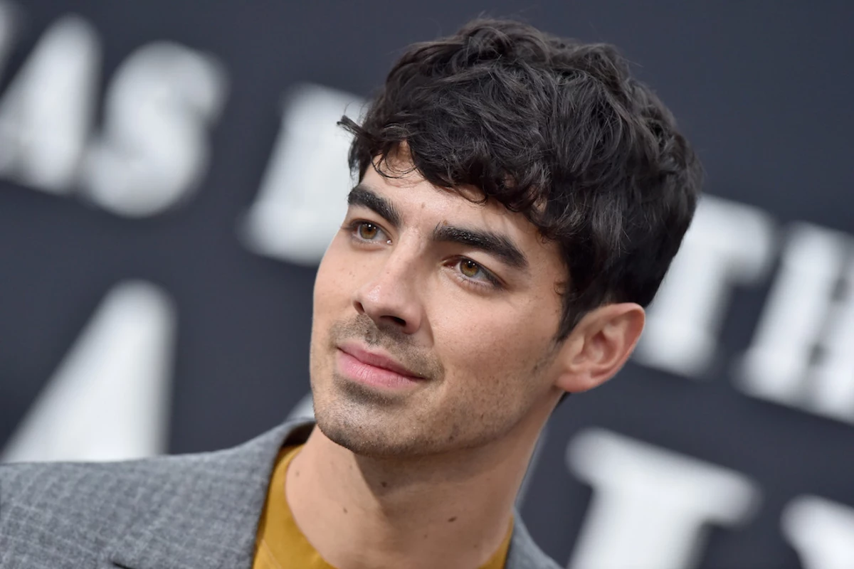 Joe Jonas Debuts Blue Hair on Instagram - wide 7