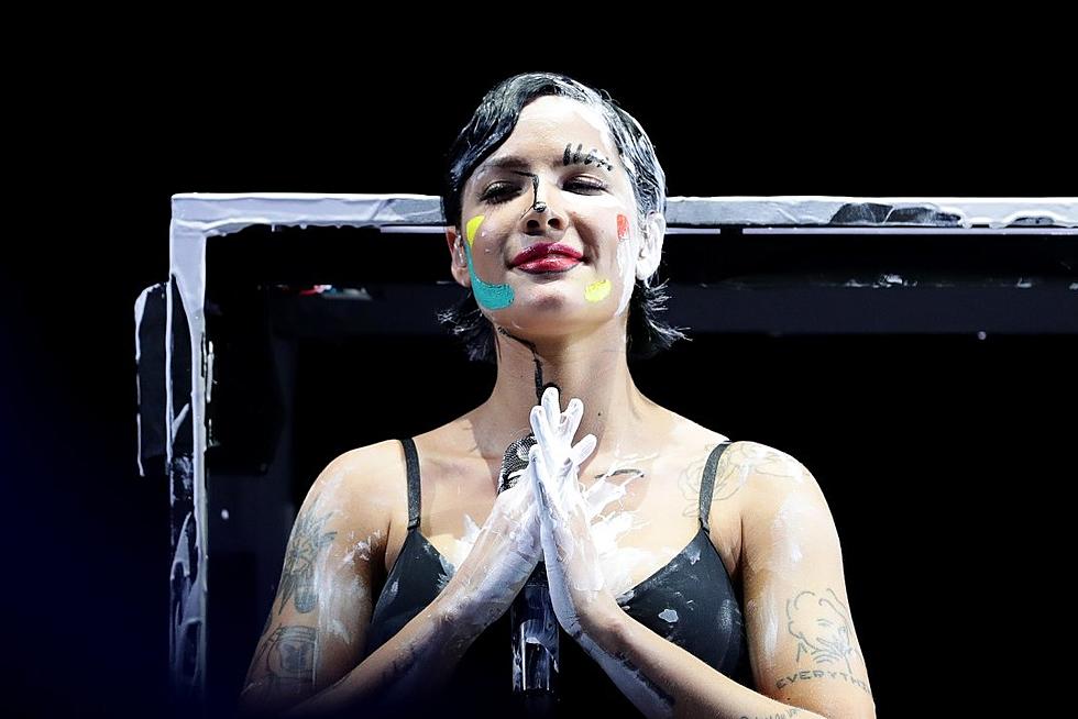 Halsey Dresses Up as ‘Corpse Bride’ for Halloween (PHOTOS)
