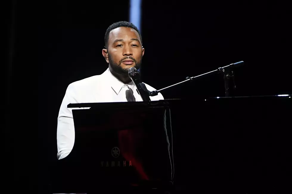 John Legend Dedicates BBMAs Performance to Chrissy Teigen