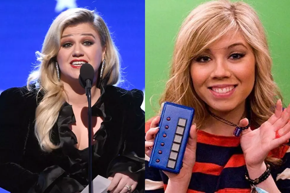 Kelly Clarkson Makes 'iCarly' Fans Nostalgic With Remote at BBMAs