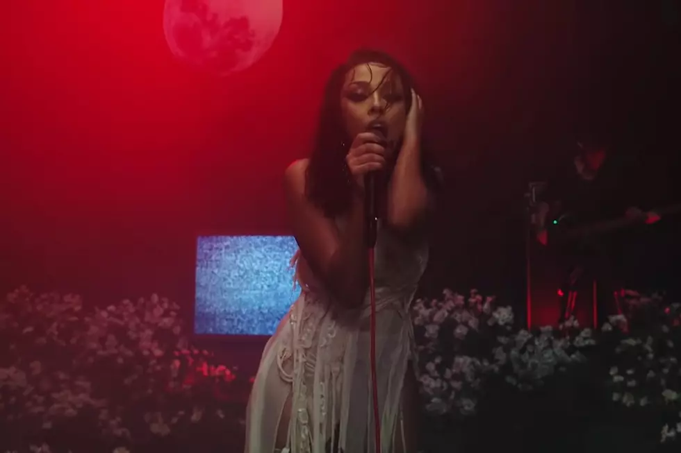 Doja Cat References 'The Ring' During 'Say So' Rock Performance