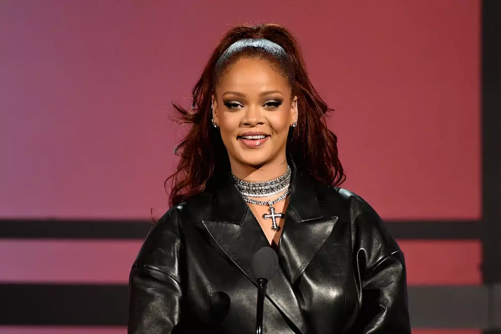 Rihanna Meets Fan in 'Random Gas Station'