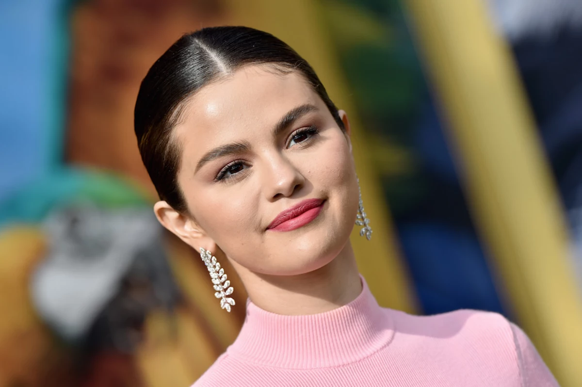 Selena Gomez Big Tit Interracial - Selena Gomez Says She Signed Her 'Life Away to Disney'